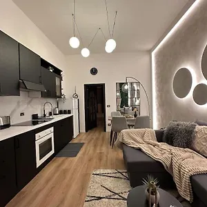 La Casa Di Marlu - Gorgeous Flat In Centre Aeroporto di Catania Fontana Rossa